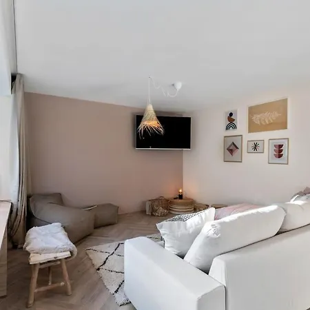 Apartment Albane - Modern 2 Bedroom In *